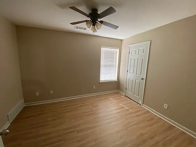 385 Dogwood Springs Dr — Photo 8