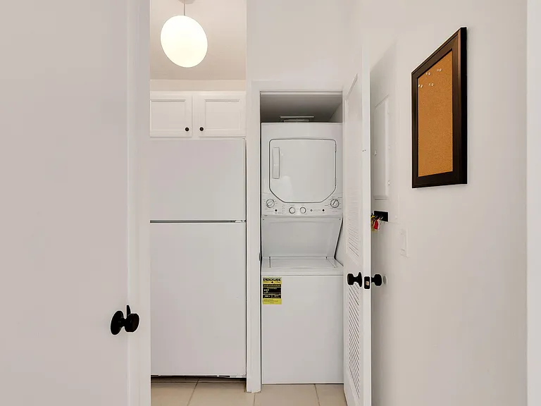 526 Club Dr — Photo 8