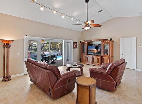 5th image of 406 SE 12th Ct