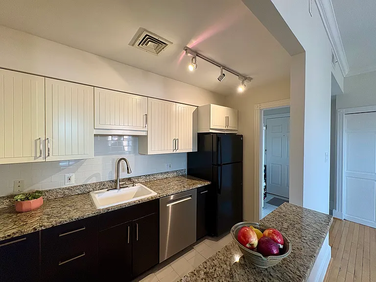 918 Spruce St #8 — Photo 7
