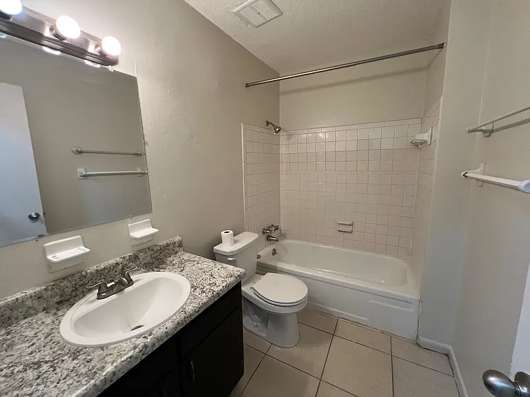 411 W 5th Ave #D6 — Photo 8