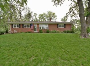 8 Hedgewood Ln, Ballwin, MO