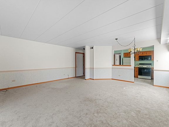 5th image of 15255 West Ave APT 1S