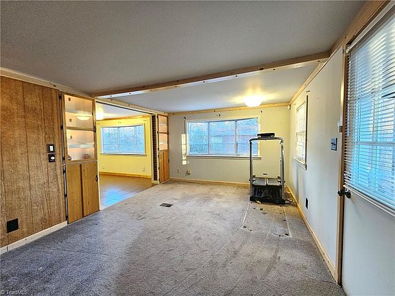 3rd image of 3311 Rockcliffe Dr