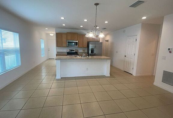 2nd image of 908 Anna Pl