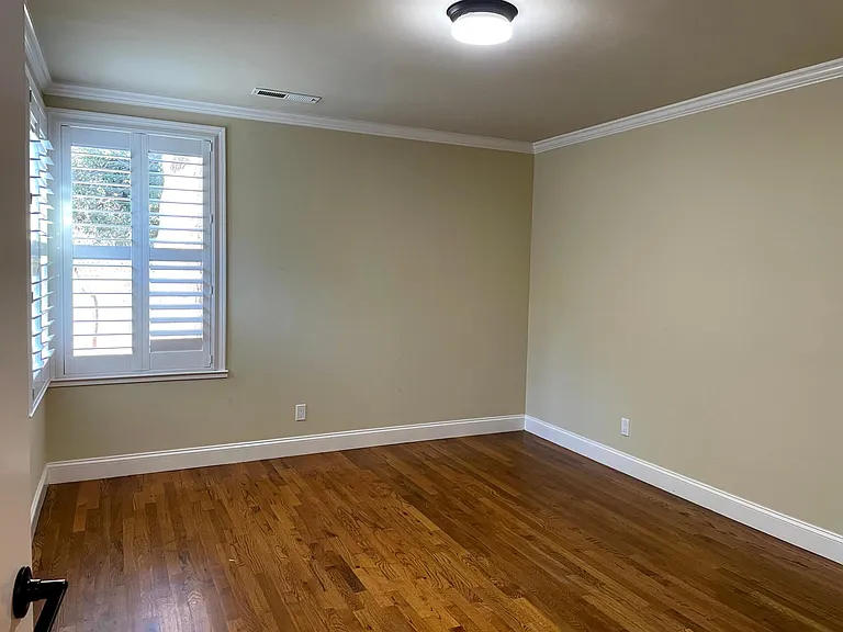 1007 Peggy Ln — Photo 7