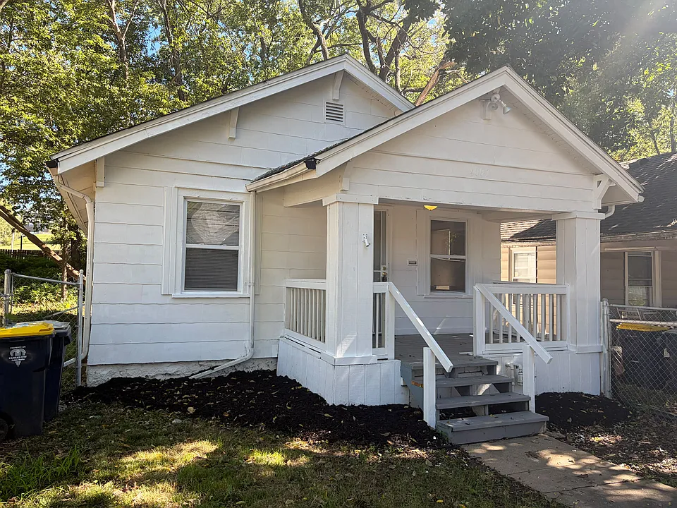 4007 Flora Ave