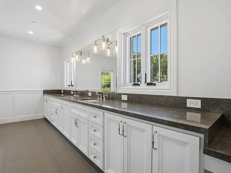 16010 Carey Ln — Photo 22
