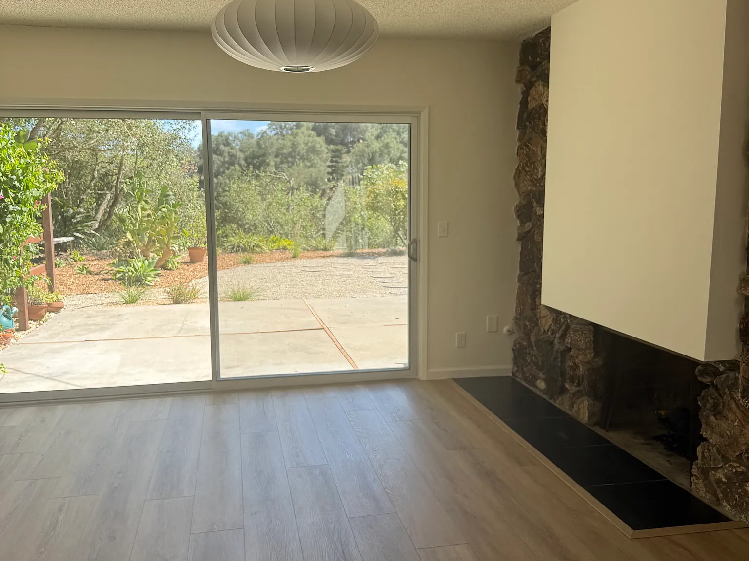 3 bed, 2.5 bath, 1970 sqft, $8,550 — Photo 4