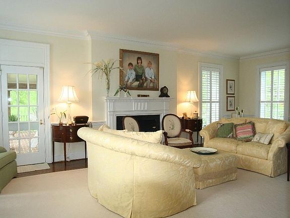 5th image of 468 Columbus Dr