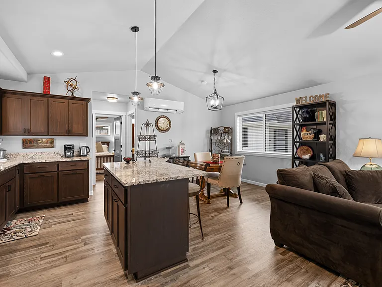 2527 SW Elmer Nelson Ln — Photo 2