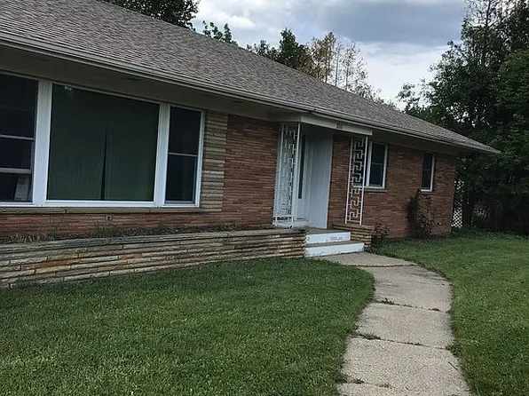 2111 Lonsdale Dr NE, Grand Rapids, MI 49503