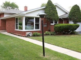 1306 Castle Dr, Park Ridge, IL 60068