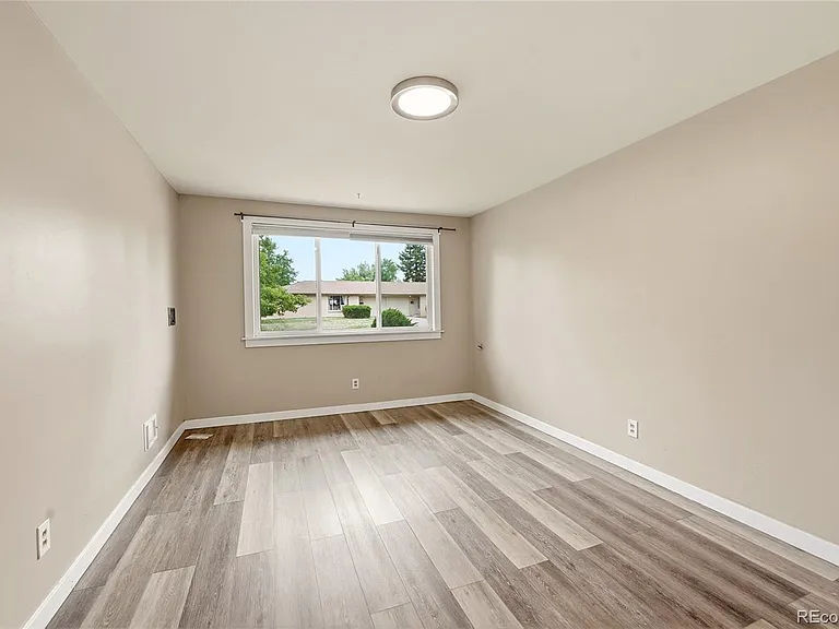 1275 W 4th Ave — Photo 11