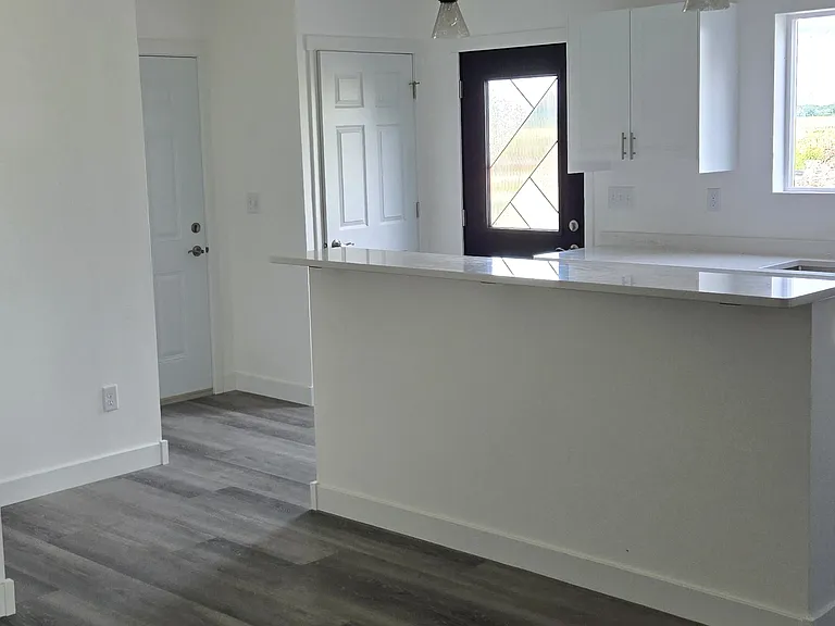 1538 Parke Ave S — Photo 2