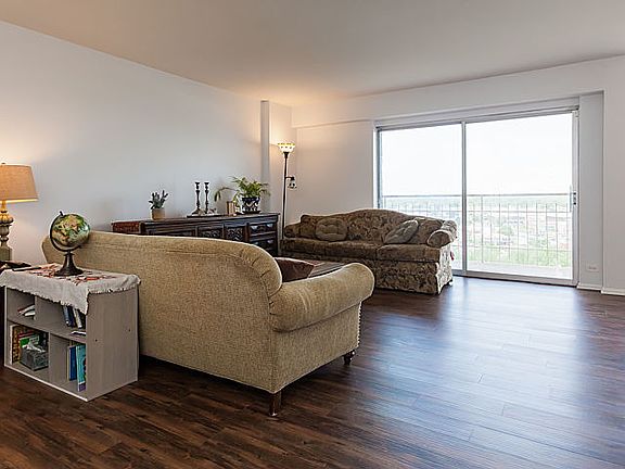 5th image of 7141 N Kedzie Ave APT 1506