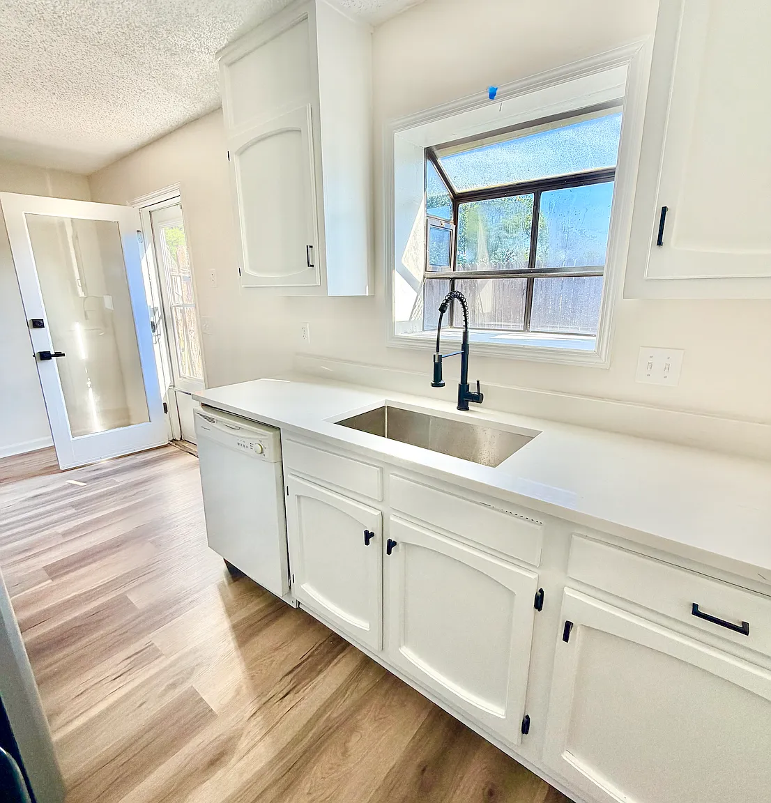 2 bed, 2.5 bath, 1306 sqft, $1,415 — Photo 2