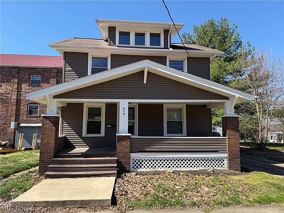 2nd image of 217 2nd St NE