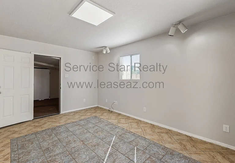 5513 W Waltann Ln — Photo 10