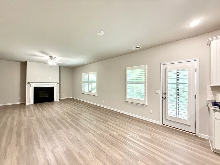 155 Brinson Cir — Photo 8