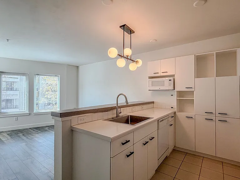 2440 Western Ave #408 — Photo 4