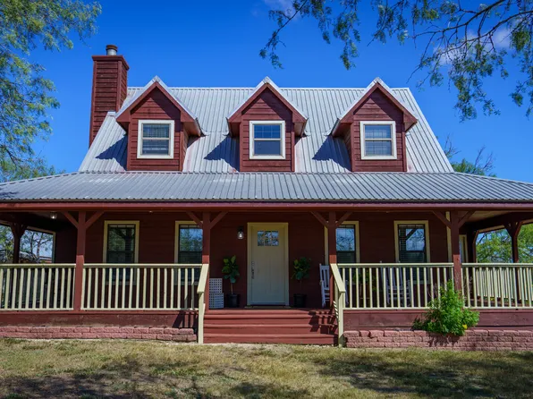 2434 Warncke, La Vernia, TX 78121