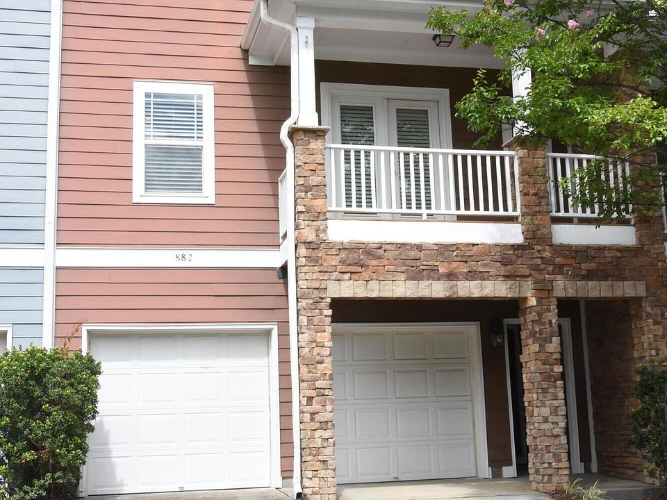 1st image of 882 Queen City Cres
