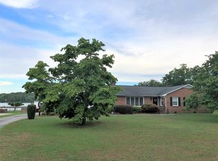 606 Lakeshore Dr, Bennettsville, SC 29512