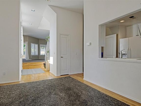 4th image of 2023 Thomas Ave Unit 2