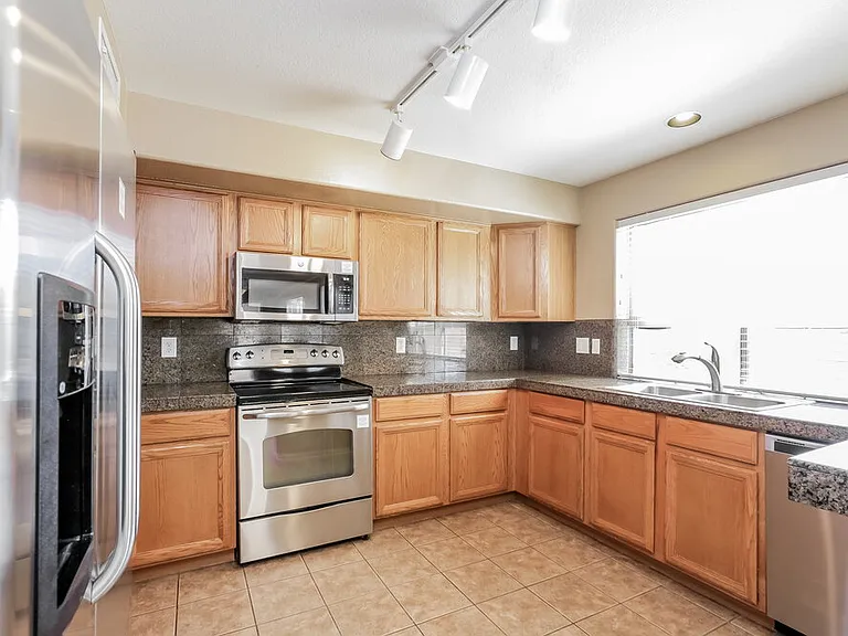2343 W Running Deer Trl — Photo 6