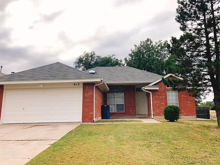 913 Chartrand Ct — Photo 11