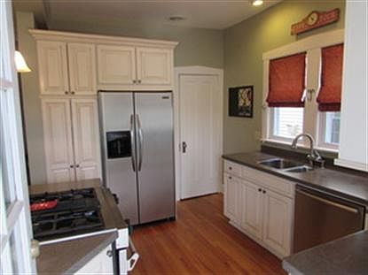 3rd image of 924 Belleforte Ave