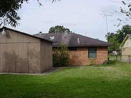 2nd image of 3018 Longwood Dr