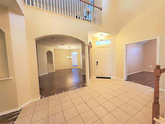 5th image of 741 Meghann Ln