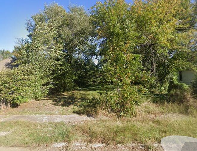 1st image of 1124 W Locust St