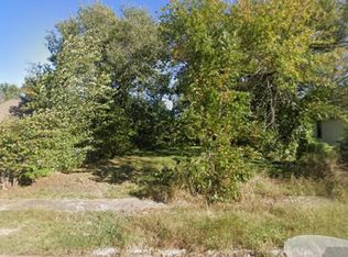 1124 W Locust St, Independence, KS 67301