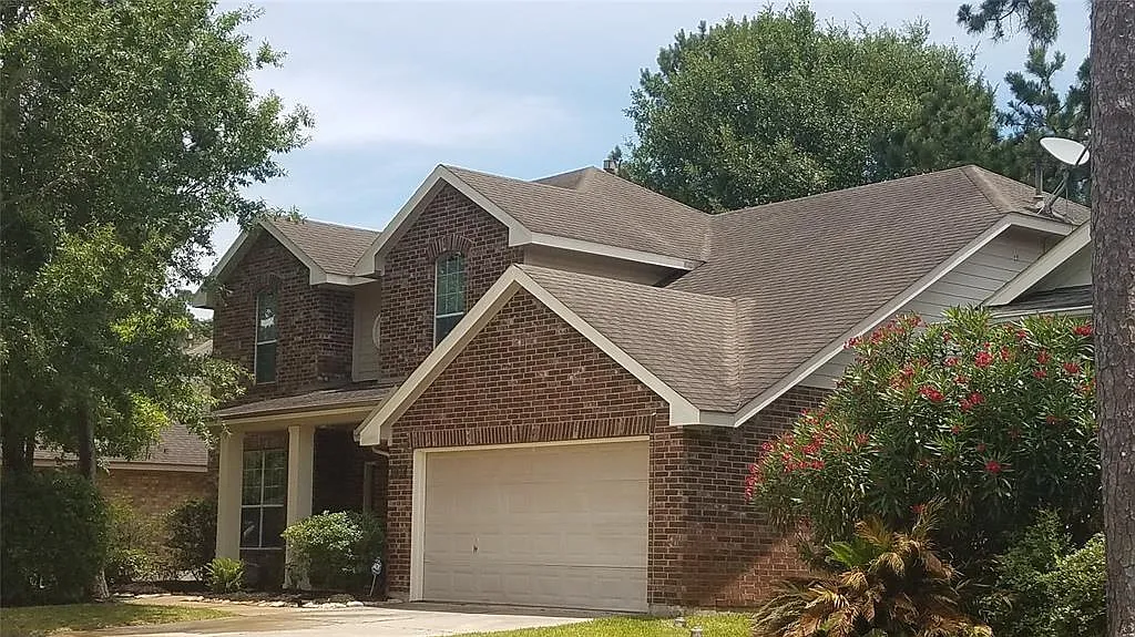 4 bed, 2.5 bath, 2794 sqft, $2,400 — Photo 2
