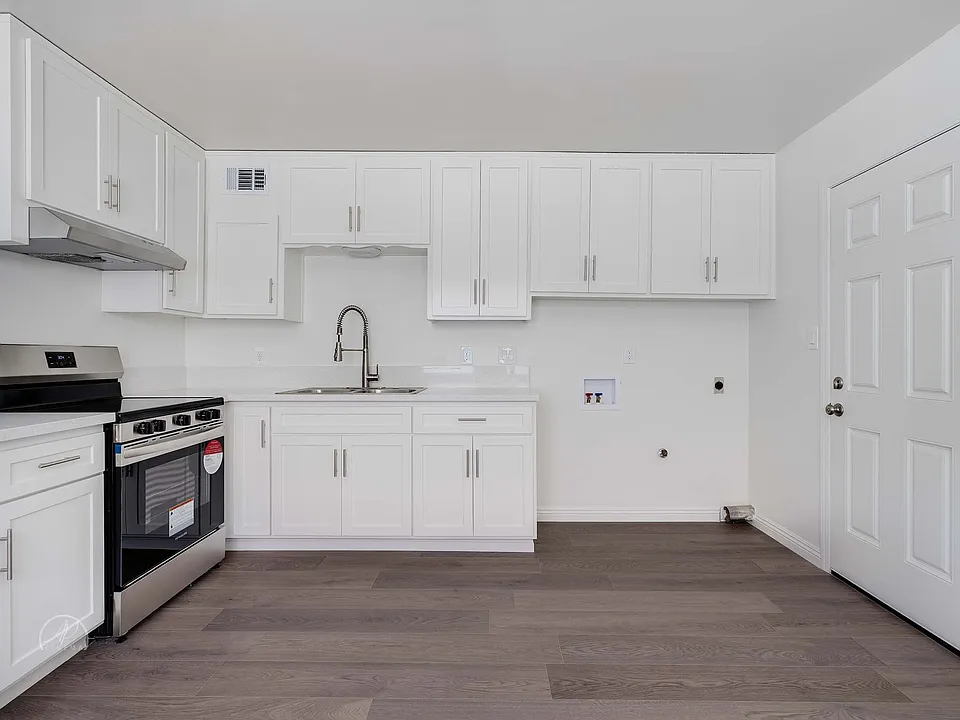 1716 3rd St #2
