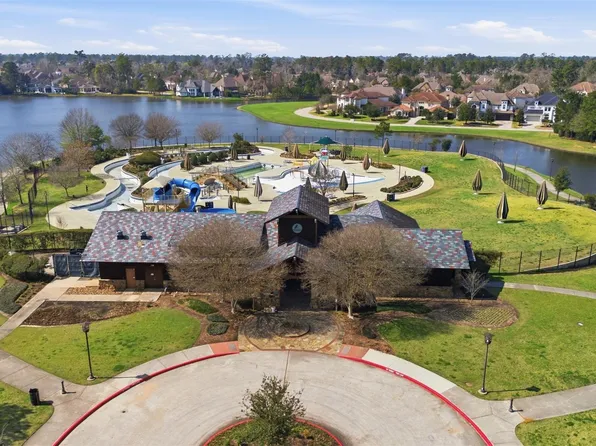3 S Bayou Club Ct, Spring, TX 77389