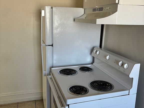 4th image of 14 E Market St APT 3