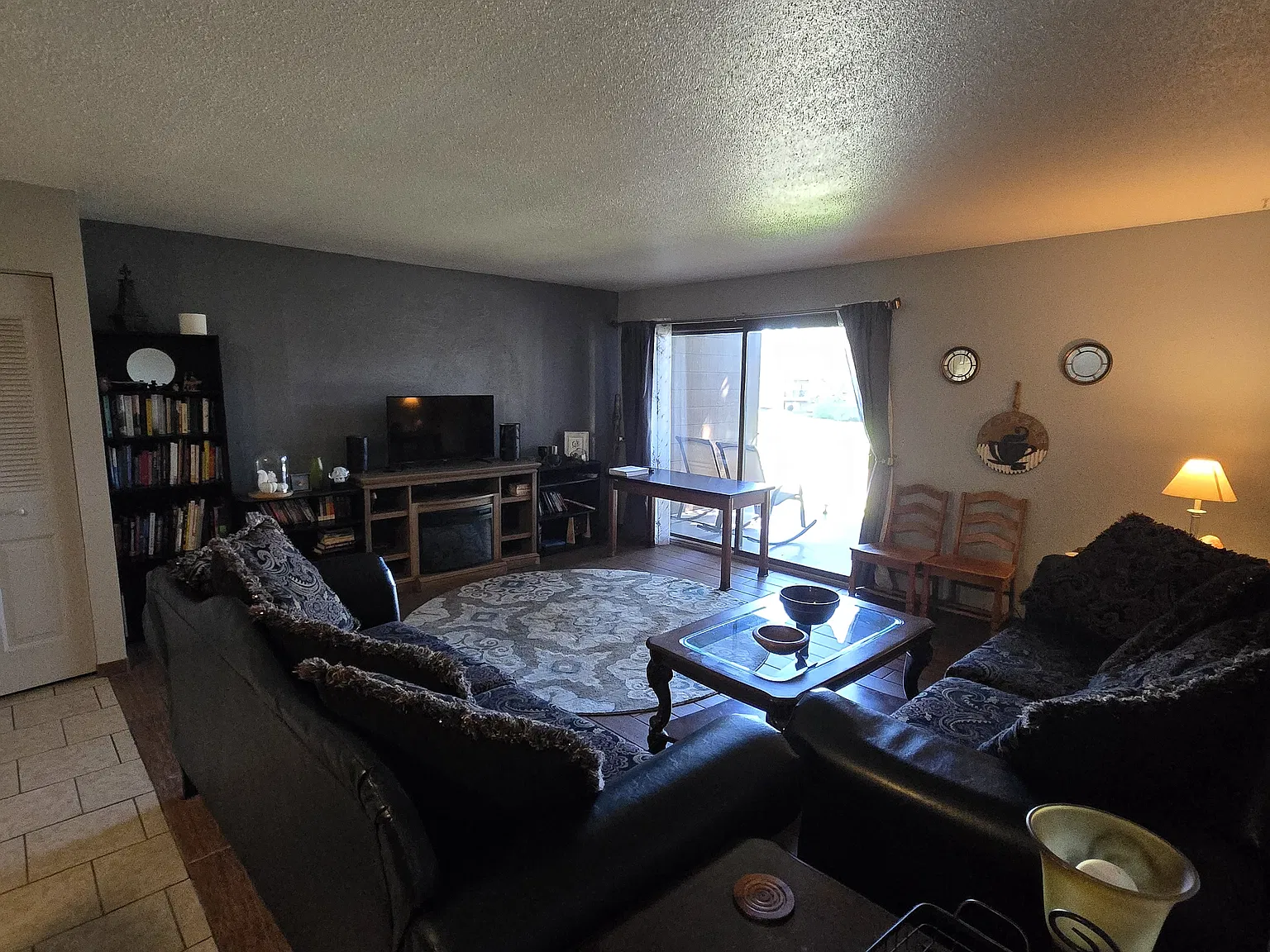 2 bed, 1000 sqft, $1,100 — Photo 2