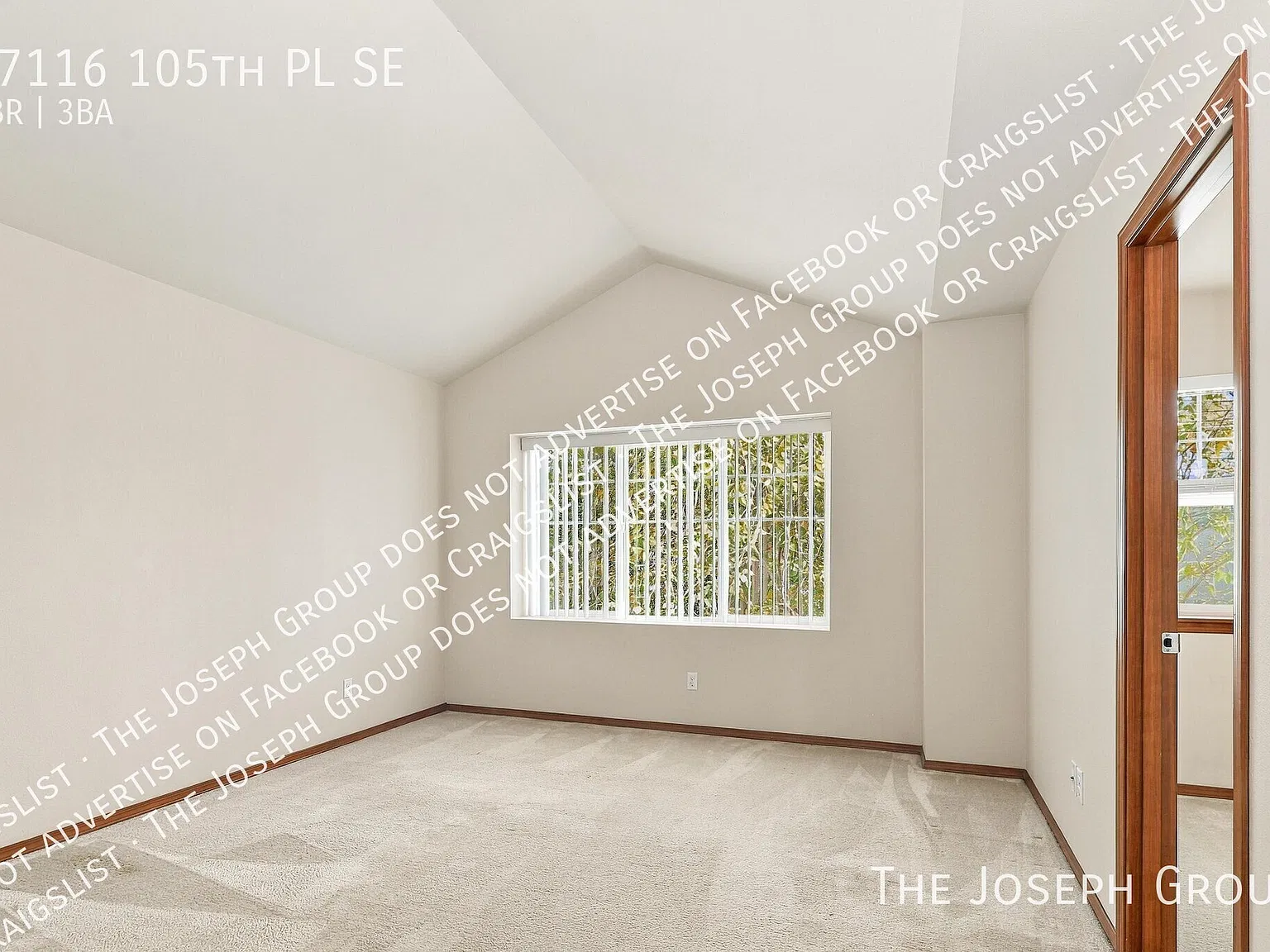 Kent 3-Bedroom Home -- Modern Comfort — Photo 4