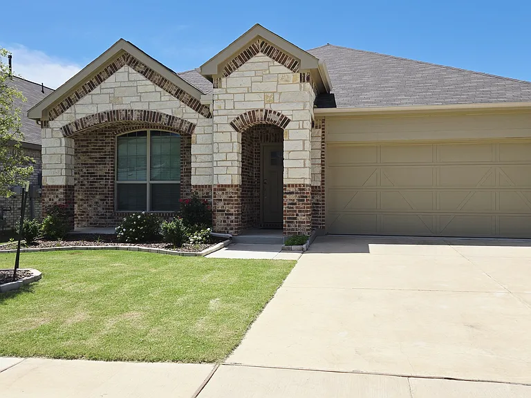 3321 Kingsdown Dr — Photo 1