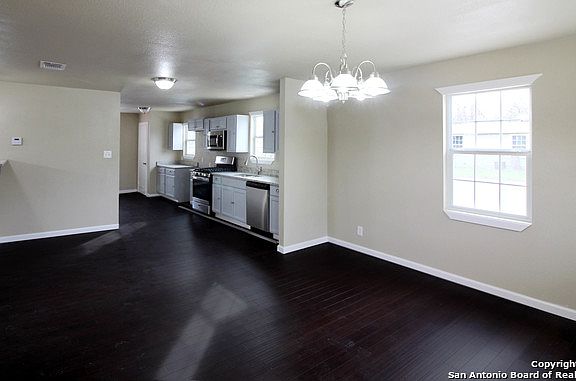 4th image of 643 E Highland Blvd
