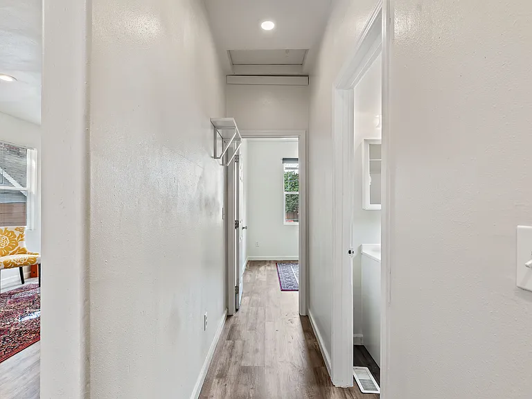 1521 E Spruce St — Photo 12