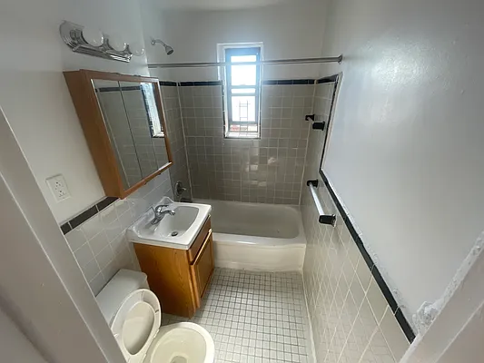 Rented by Queens Apartments Realty LLC | media 13