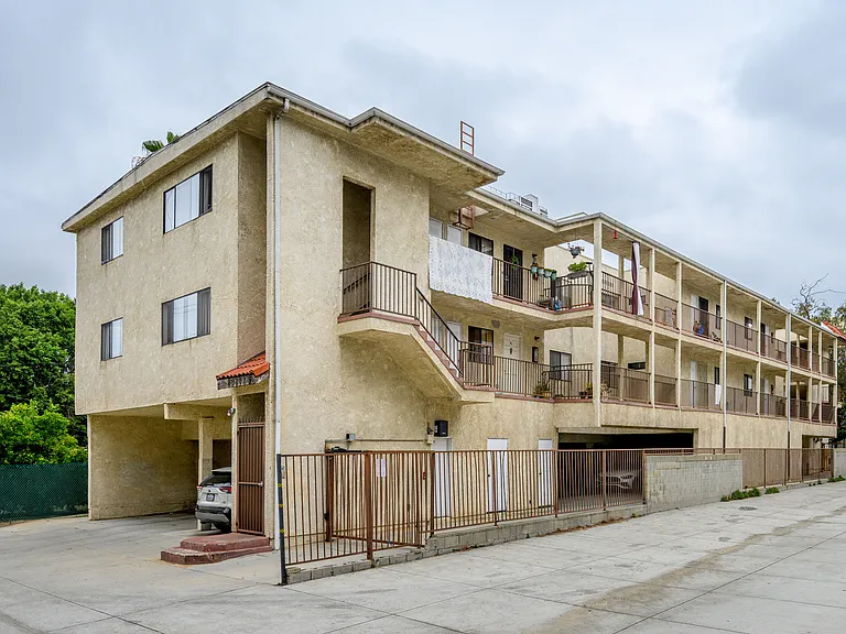 330 Pioneer Dr #6 — Photo 18