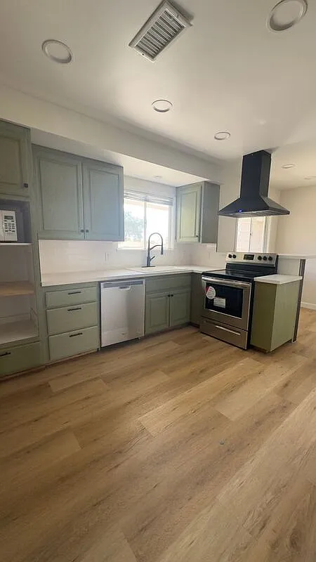 3 bed, 2.0 bath, 1712 sqft, $4,150 — Photo 3