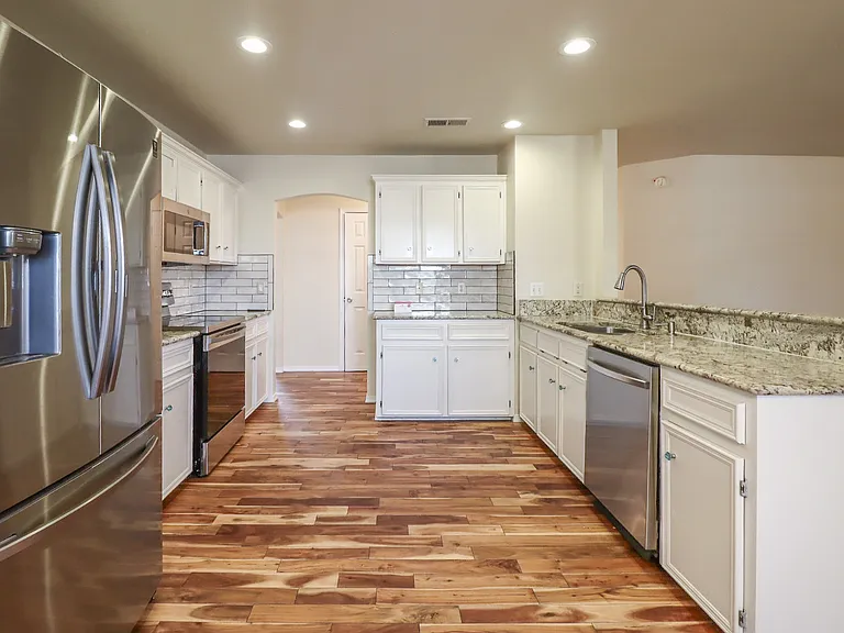 404 Jennifer Cir — Photo 11