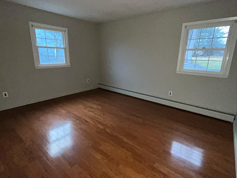 4 Roe Cir — Photo 8